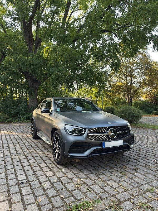 Grau Gebraucht 2024 Mercedes GLC300 AMG line Coupé | 60.900 € (Superpreis) - Bild 1/4