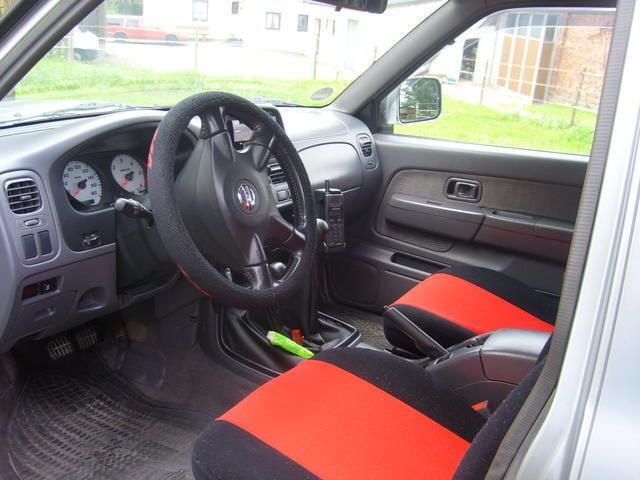 Gebraucht Nissan Navara 133 PS (97 kW) 2003 Silber metallic Pickup