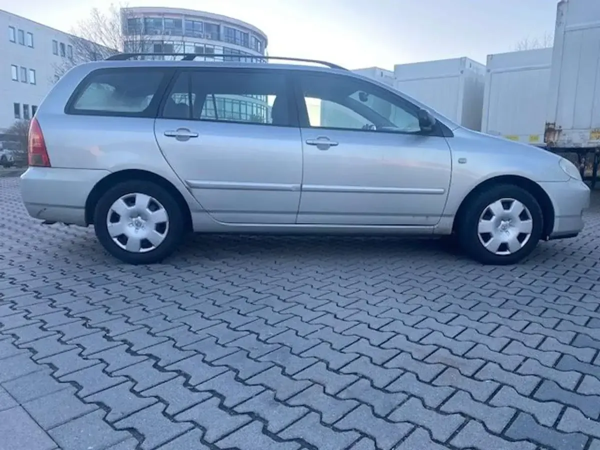 Używany Toyota Corolla 90 KM (66 kW) 2007 Srebrny Kombi