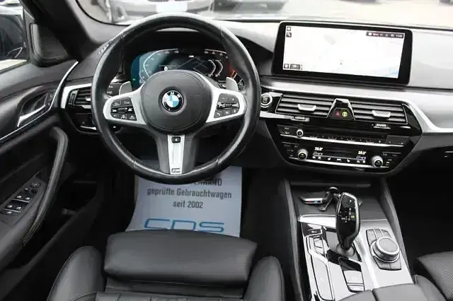 Gebraucht BMW 530 M Sport 286 PS (210 kW) 2022 Carbonschwarz metallic Kombi