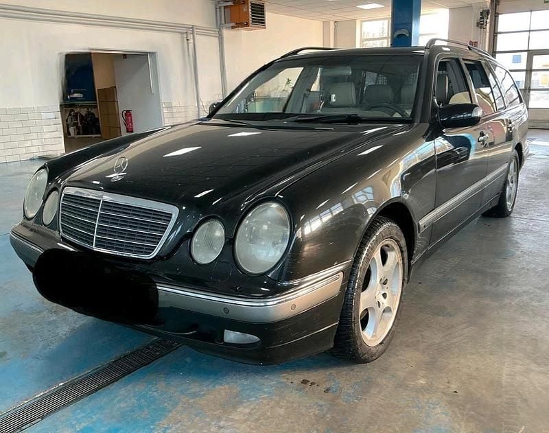 Gebraucht Mercedes E320 225 PS (165 kW) 2001 Schwarz Kombi