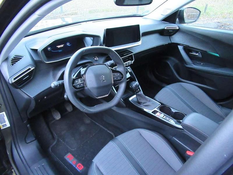 Gebraucht Peugeot 2008 Allure 110 PS (80 kW) 2022 Platinium grau metallic SUV