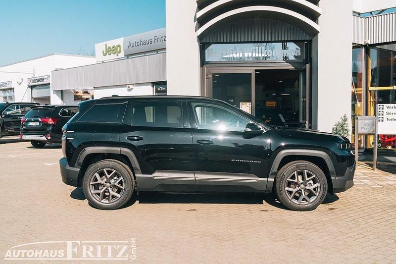 Neu Jeep Compass 145 PS (106 kW) 2026 Schwarz SUV