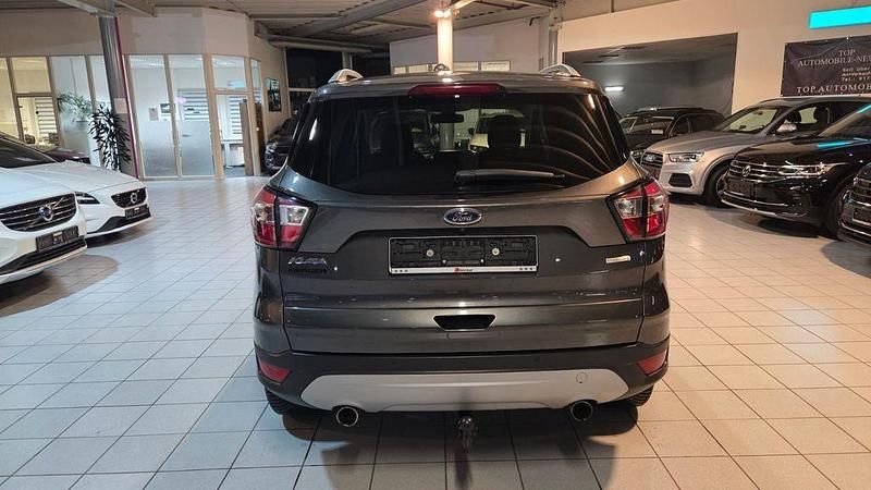 Gebraucht Ford Kuga Titanium 150 PS (110 kW) 2017 Grau SUV