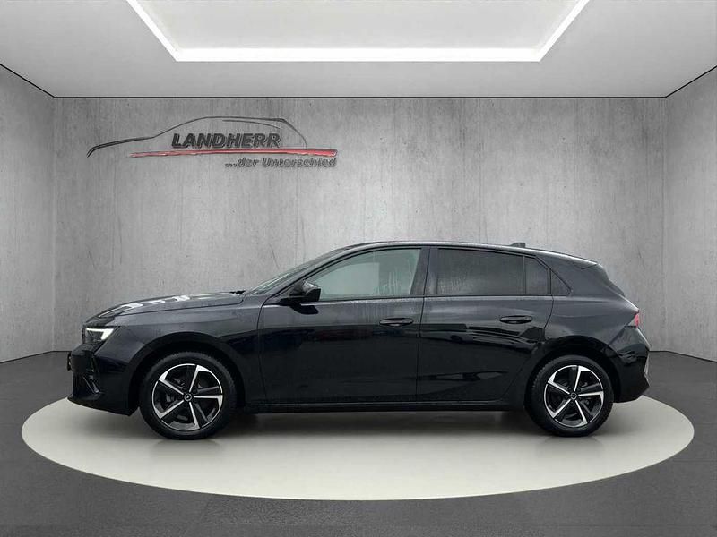Gebraucht Opel Astra 131 PS (96 kW) 2024 Karbon schwarz (metallic) Limousine