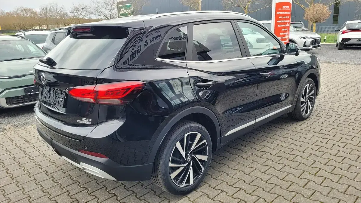 Neu MG ZS Luxury 197 PS (144 kW) 2026 Schwarz SUV