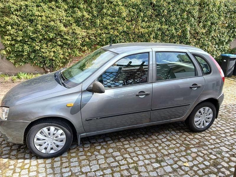 Gebraucht Lada 111 90 PS (66 kW) 2009 Grau Limousine