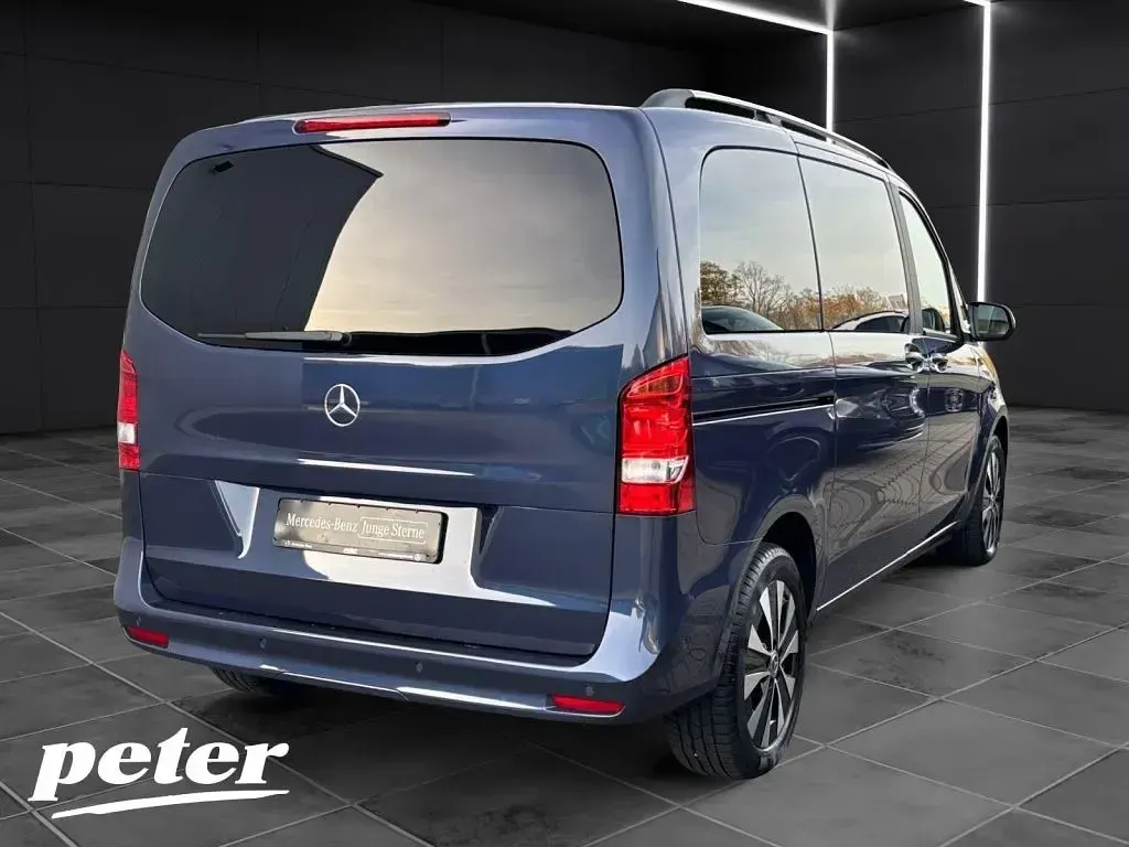 Gebraucht Mercedes V220 163 PS (119 kW) 2024 Blau Van / Kleinbus