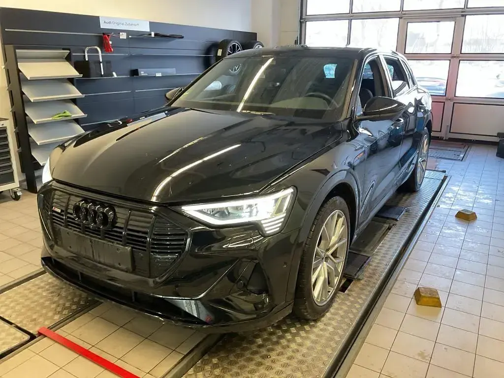 Gebraucht Audi e-tron S-Line 300 kW (408 PS) 2022 Mythosschwarz metallic SUV