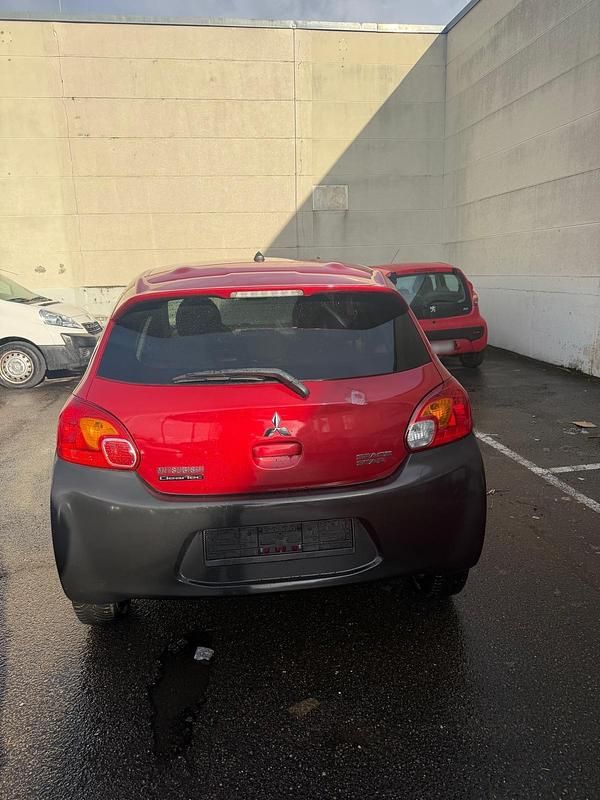 Gebraucht Mitsubishi Space Star 80 PS (58 kW) 2014 Rot Van / Kleinbus