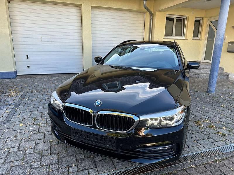 Schwarz Gebraucht 2018 BMW 530 Sport Line Kombi | 22.999 € (Superpreis) - Bild 1/4