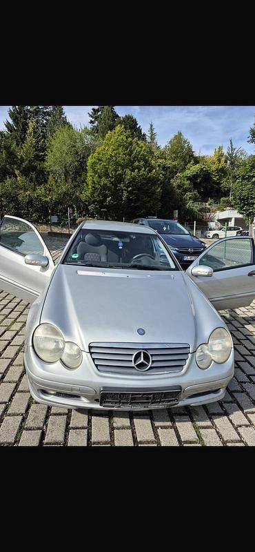 Grau Gebraucht 2004 Mercedes C180 Coupé | 2.000 € (Guter Preis) - Bild 1/4