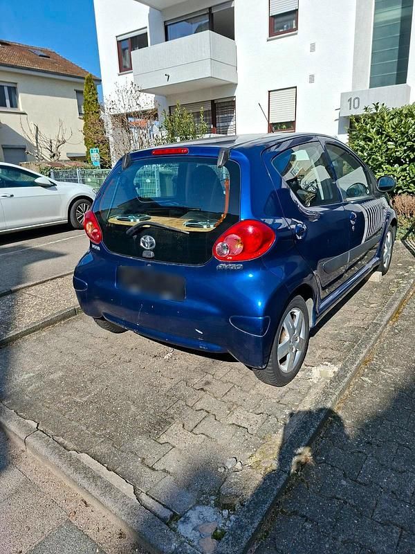 Gebraucht Toyota Aygo 68 PS (50 kW) 2007 Blau Kleinwagen