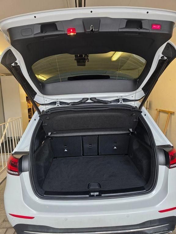 Gebraucht Mercedes B220 190 PS (139 kW) 2019 Weiß Van / Kleinbus