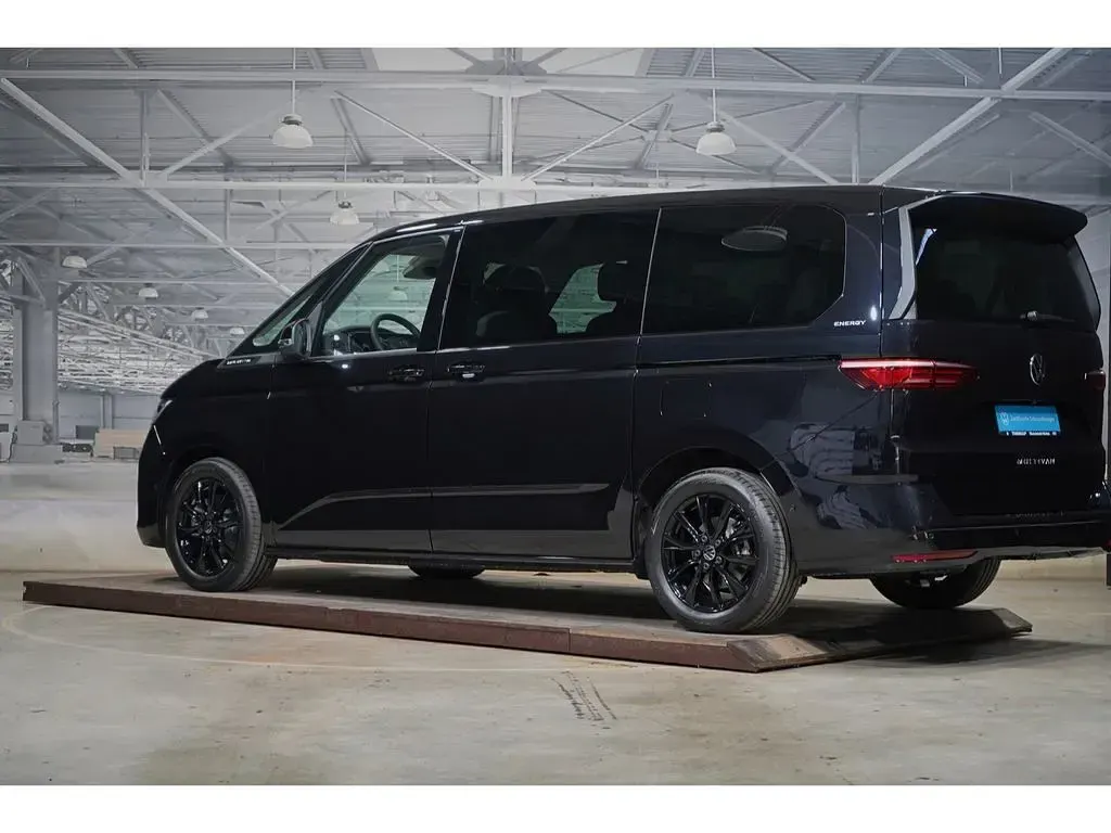 Gebraucht VW Multivan 150 PS (110 kW) 2026 Deep black perleffekt Van / Kleinbus