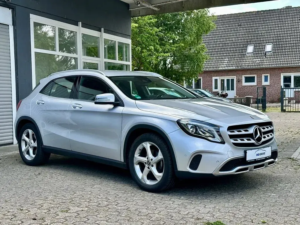 Gebraucht Mercedes GLA180 122 PS (89 kW) 2019 Silber SUV