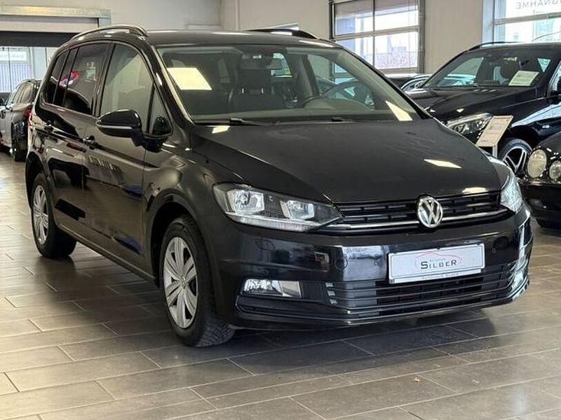 Gebraucht VW Touran Trendline 116 PS (85 kW) 2016 Schwarz Van / Kleinbus