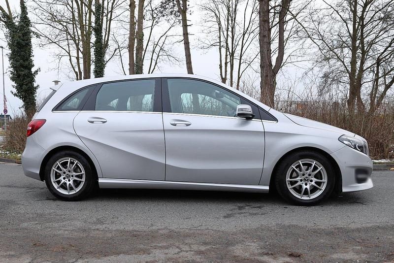 Gebraucht Mercedes B180 Style 108 PS (79 kW) 2017 Silber Van / Kleinbus