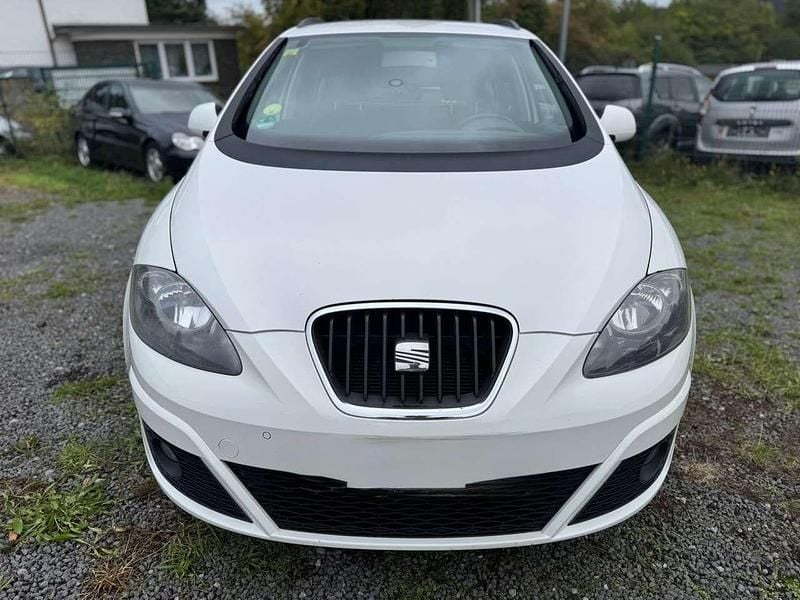 "candy" weiss Gebraucht 2015 Seat Altea XL Sun Van / Kleinbus | 3.499 € (Superpreis) - Bild 1/4