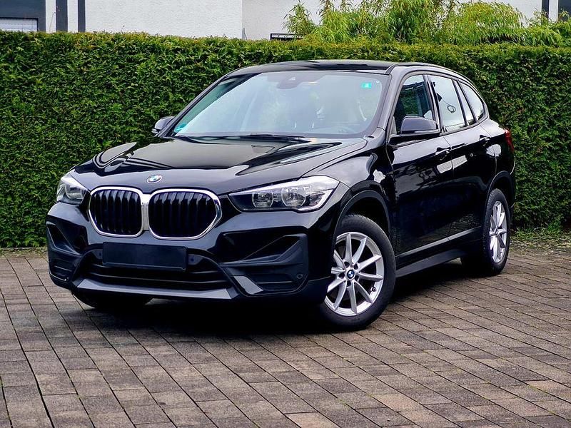 Schwarz Gebraucht 2021 BMW X1 Advantage SUV | 16.898 € (Guter Preis) - Bild 1/4