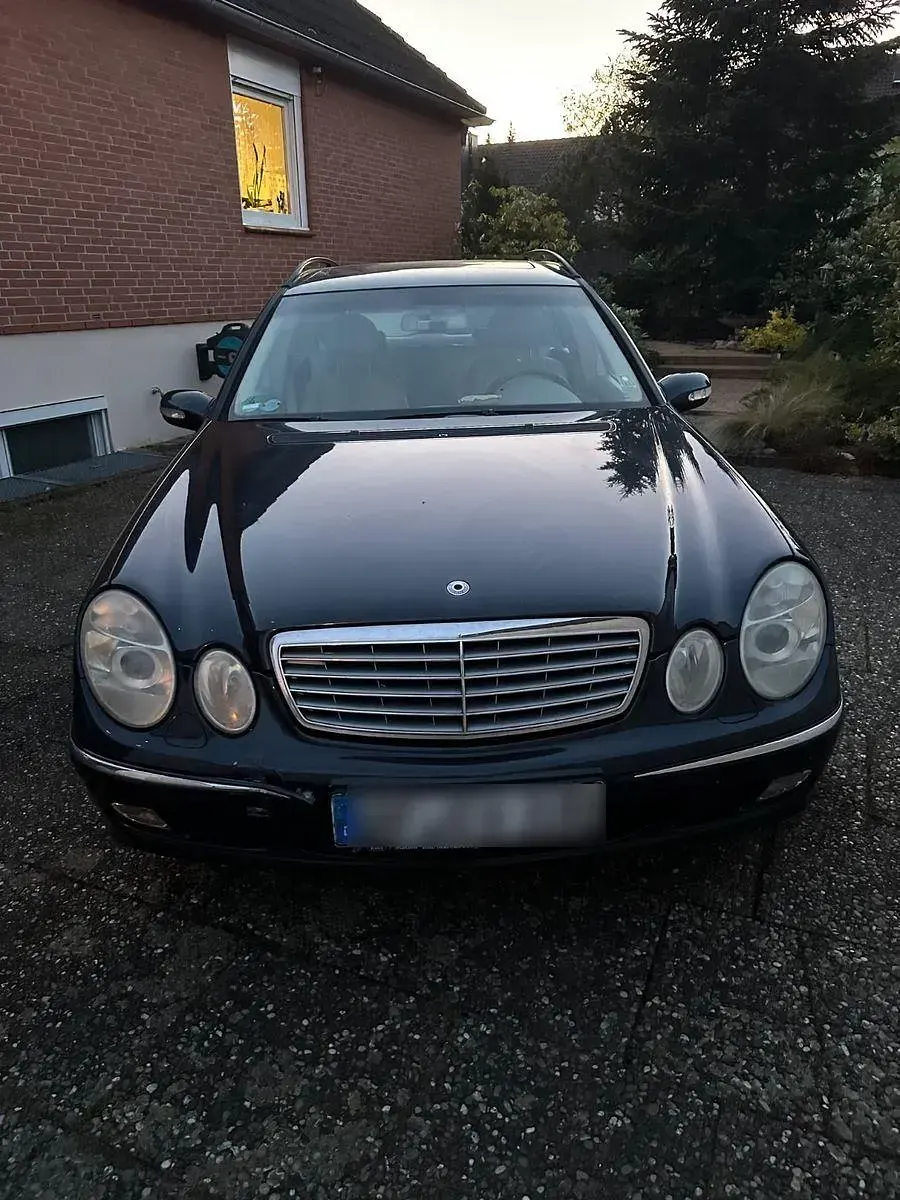 Gebraucht Mercedes E240 Elegance 177 PS (130 kW) 2004 Schwarz Kombi