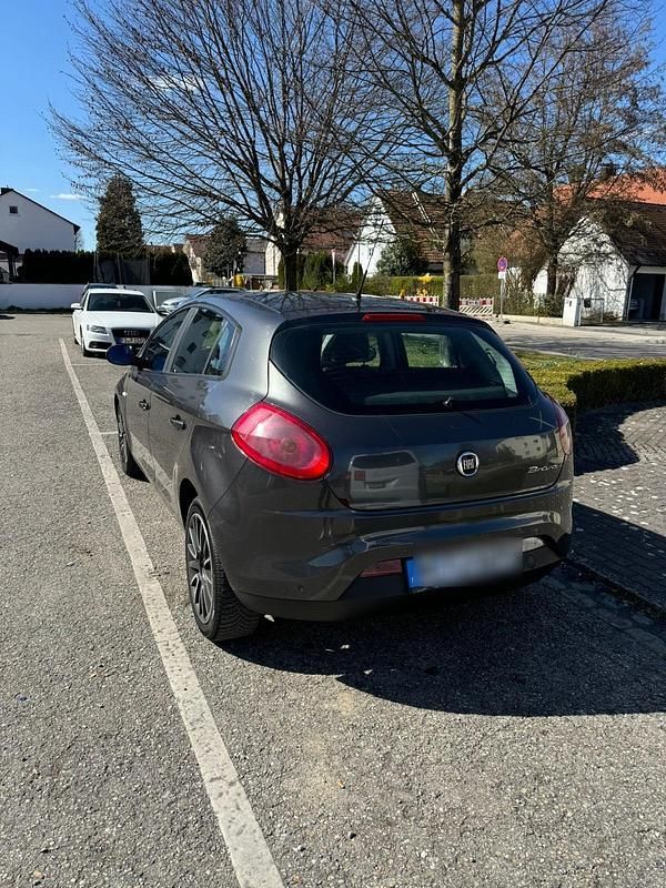 Grau Gebraucht 2007 Fiat Bravo Kleinwagen | 1.590 € (Fairer Preis) - Bild 1/4