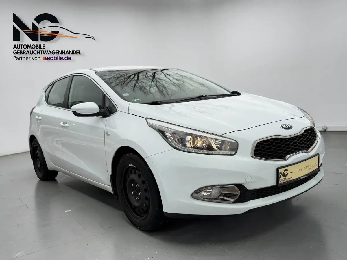 Używany Kia Ceed 135 KM (99 kW) 2014 Biały Hatchback
