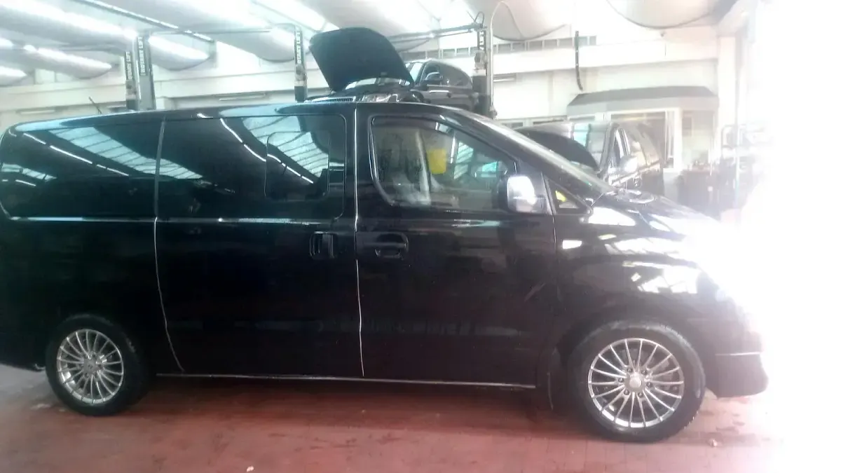 Gebraucht Hyundai H-1 170 PS (125 kW) 2018 Schwarz Van / Kleinbus