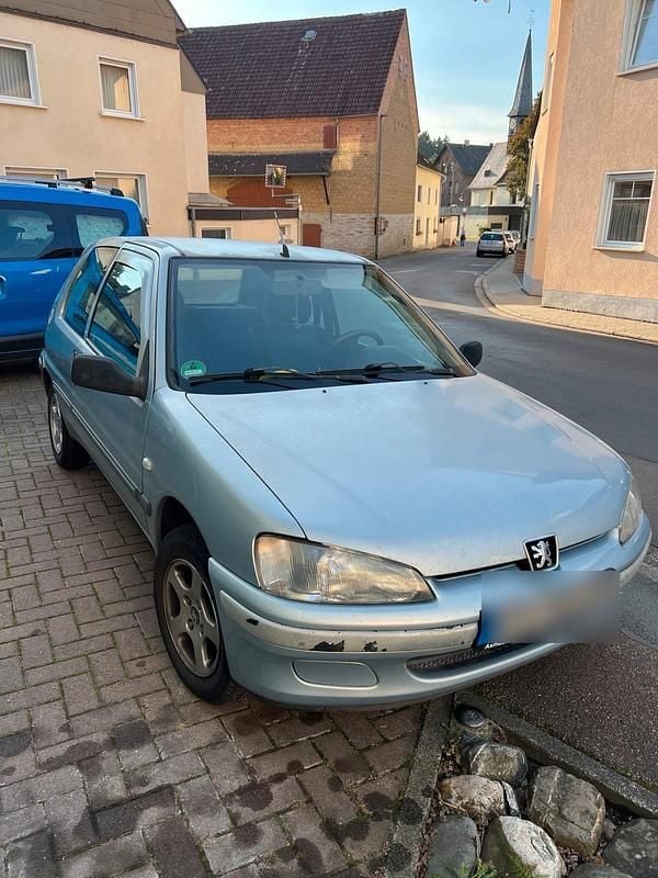 Grau Gebraucht 2001 Peugeot 106 Kleinwagen | 550 € (Guter Preis) - Bild 1/4
