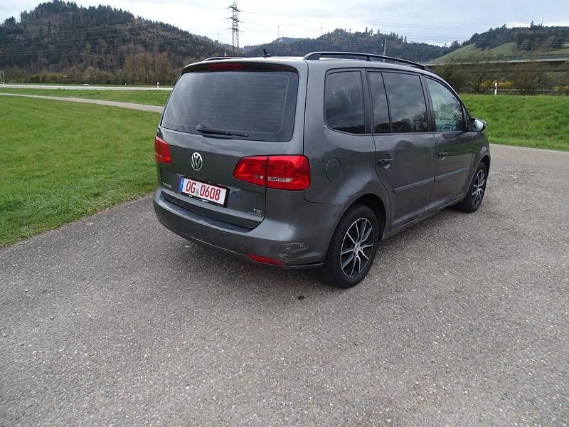 Gebraucht VW Touran Trendline 105 PS (77 kW) 2010 Grau Van / Kleinbus