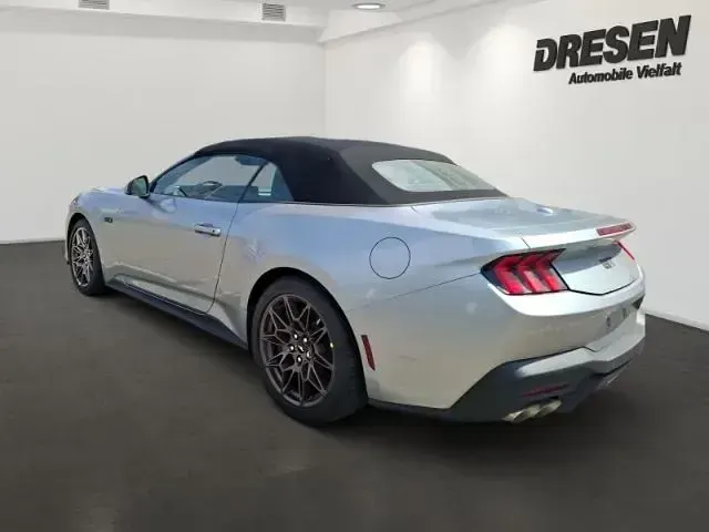 Neu Ford Mustang Convertible 446 PS (328 kW) 2026 Silber Cabrio