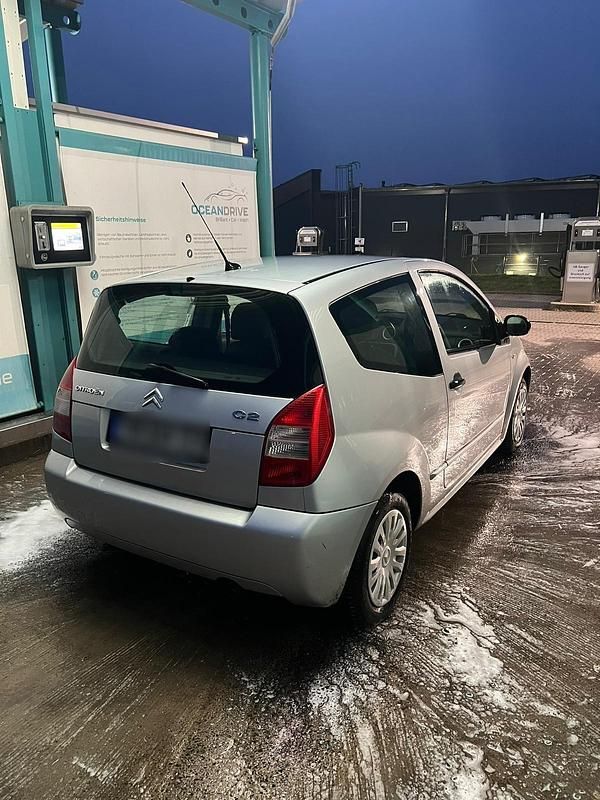 Gebraucht Citroën C2 60 PS (44 kW) 2009 Silber Kleinwagen