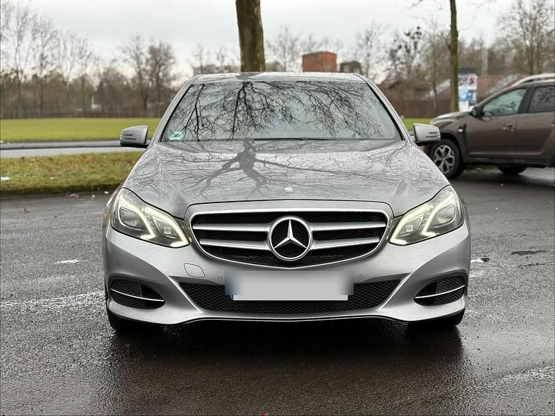 Gebraucht Mercedes E220 Avantgarde 170 PS (125 kW) 2013 Grau Limousine