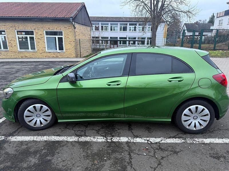 Gebraucht Mercedes A220 Urban 177 PS (130 kW) 2017 Grün Limousine