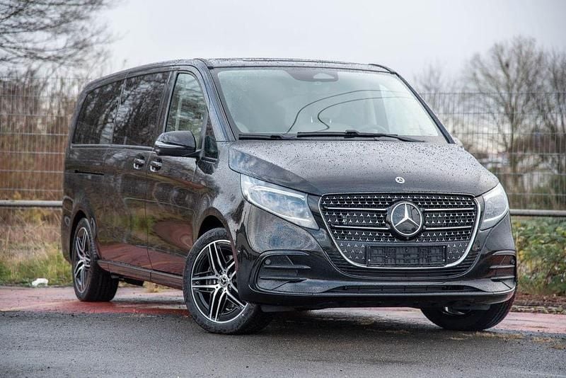 Schwarz Neu 2025 Mercedes V300 AMG Van / Kleinbus | 122.451 € - Bild 1/4