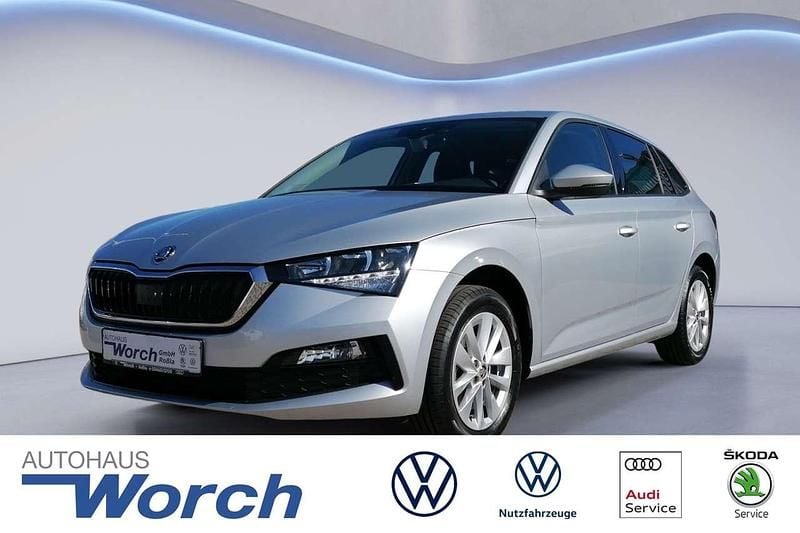 Brillantsilber metallic Gebraucht 2024 Skoda Scala Tour Kleinwagen | 21.289 € (Guter Preis) - Bild 1/4