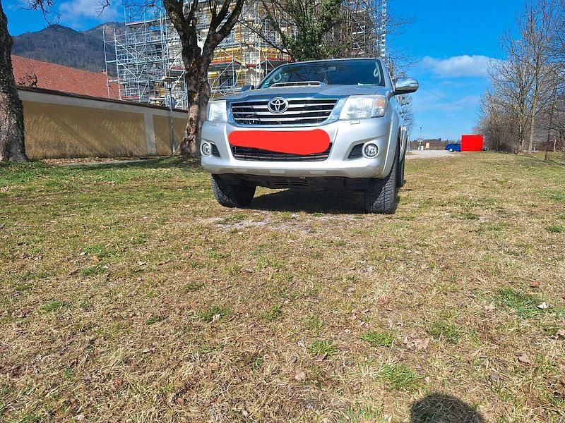 Gebraucht Toyota HiLux 144 PS (105 kW) 2014 Silber Pickup