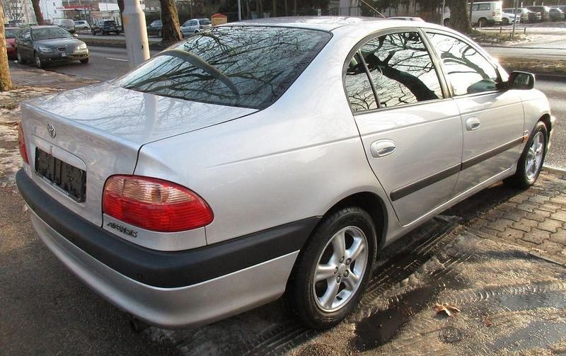 Gebraucht Toyota Avensis Sol 150 PS (110 kW) 2002 Grau Limousine