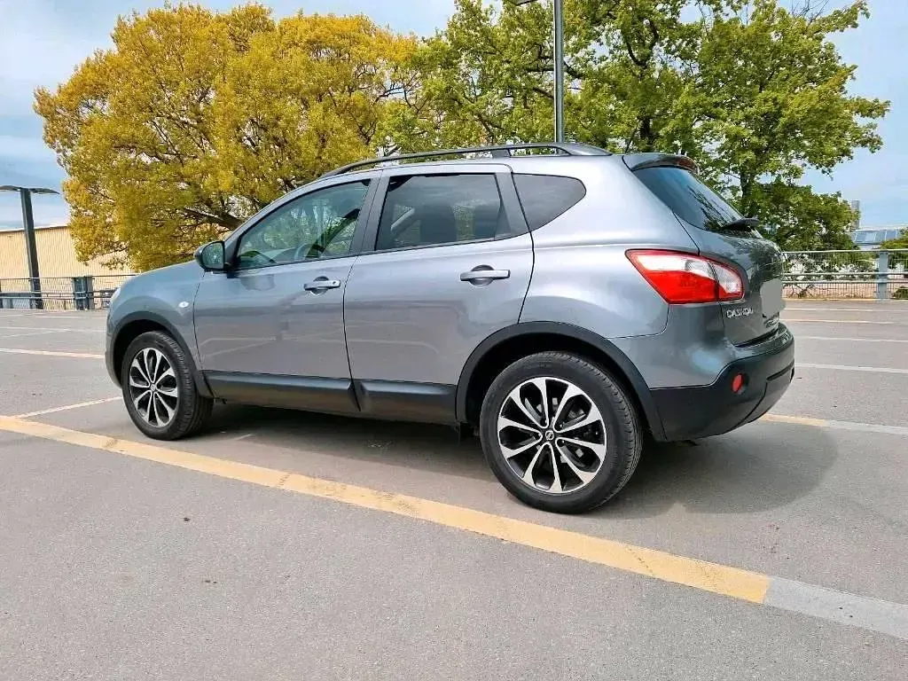 Gebraucht Nissan Qashqai 130 PS (95 kW) 2013 Grau SUV