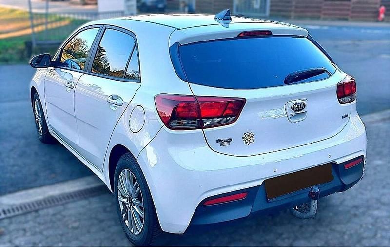 Gebraucht Kia Rio DREAM-TEAM Edition 101 PS (74 kW) 2019 Weiß Kleinwagen