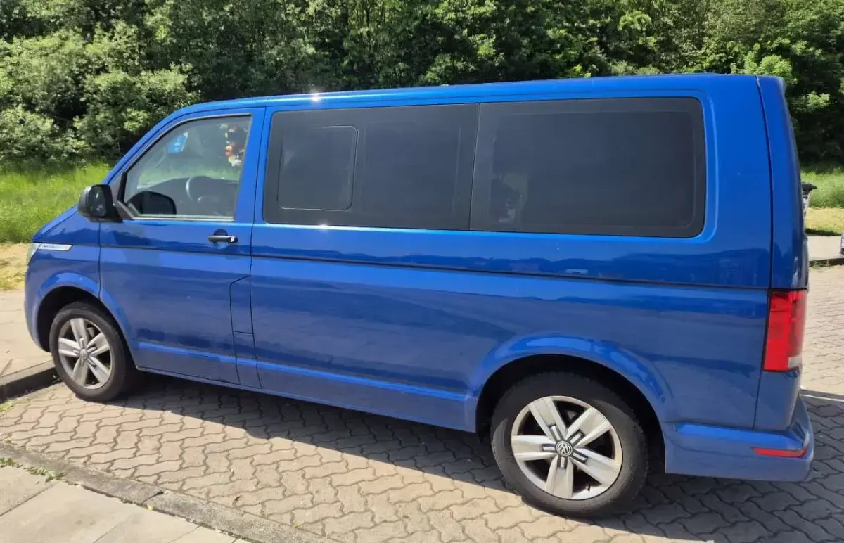 Gebraucht VW Multivan Trendline 150 PS (110 kW) 2020 Blau Van / Kleinbus