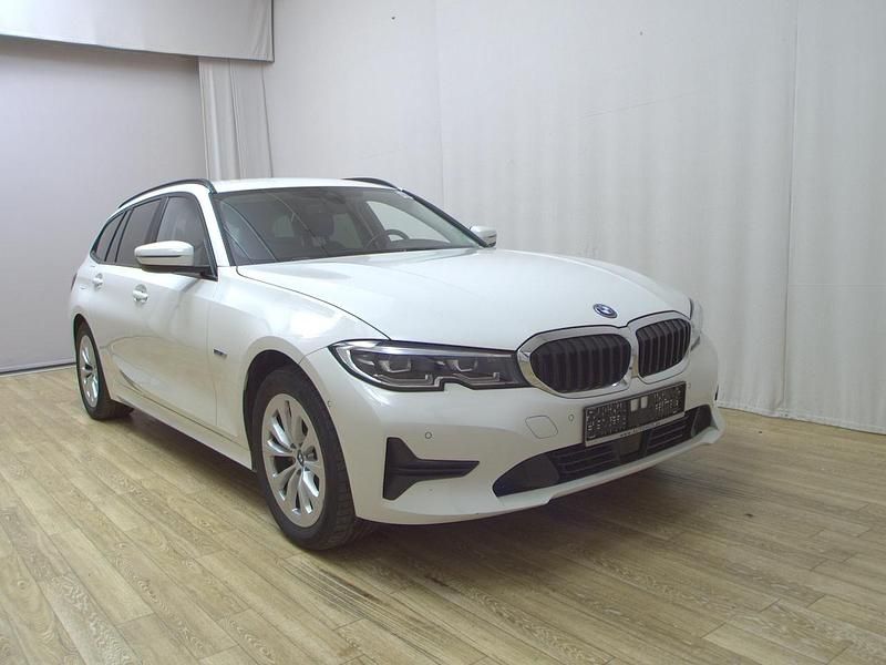 Gebraucht BMW 320e Advantage 204 PS (150 kW) 2021 Weiss Kombi