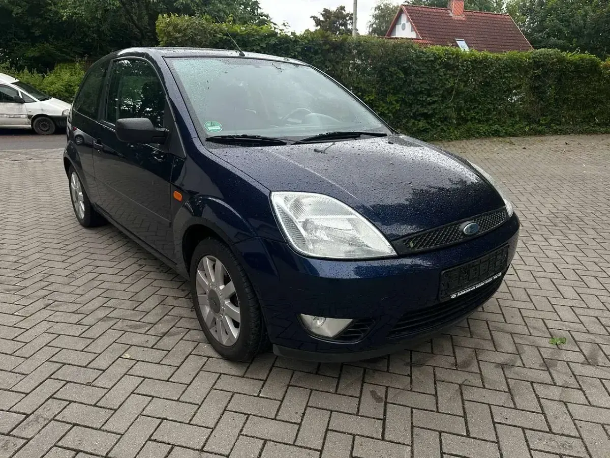 Gebraucht Ford Fiesta Ambiente 80 PS (58 kW) 2005 Dunkelblau Kleinwagen