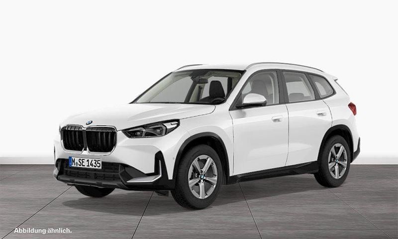 Mineralweiß Gebraucht 2023 BMW X1 Sport Line SUV | 42.900 € (Guter Preis) - Bild 1/3