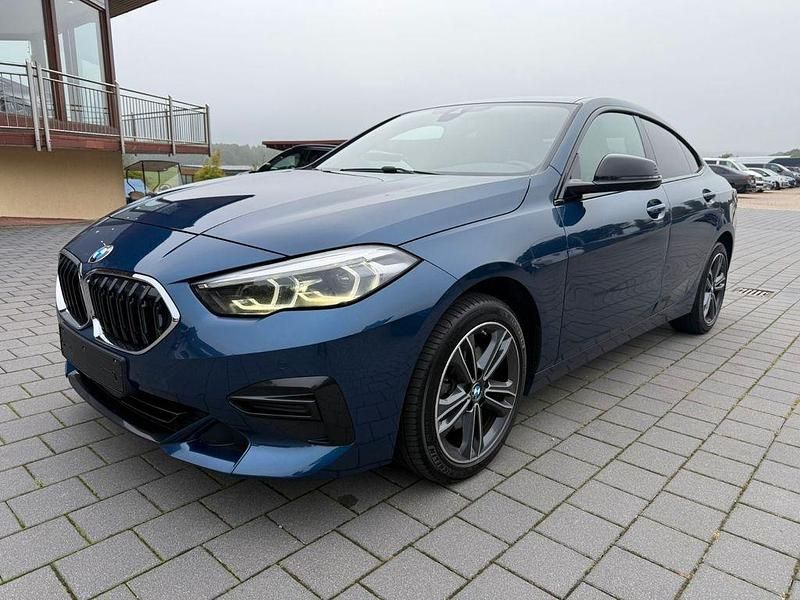 Blau Gebraucht 2023 BMW 218 Comfort Edition Limousine | 25.290 € (Guter Preis) - Bild 1/4
