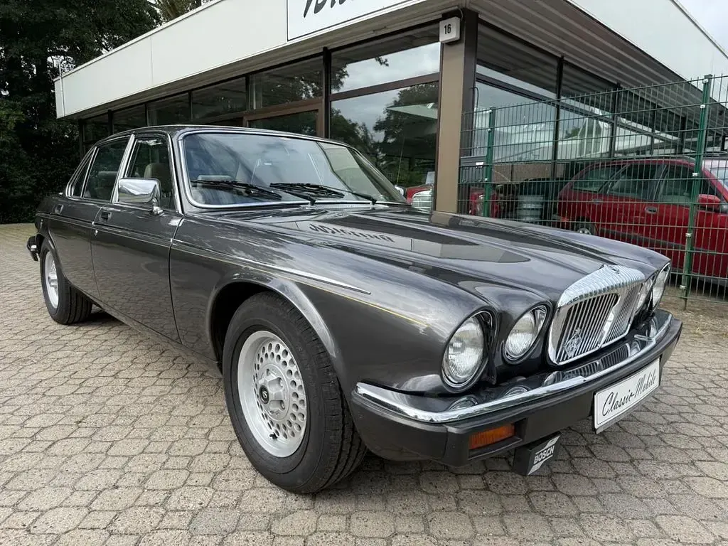 Gebraucht Jaguar XJ12 264 PS (194 kW) 1989 Grau Limousine