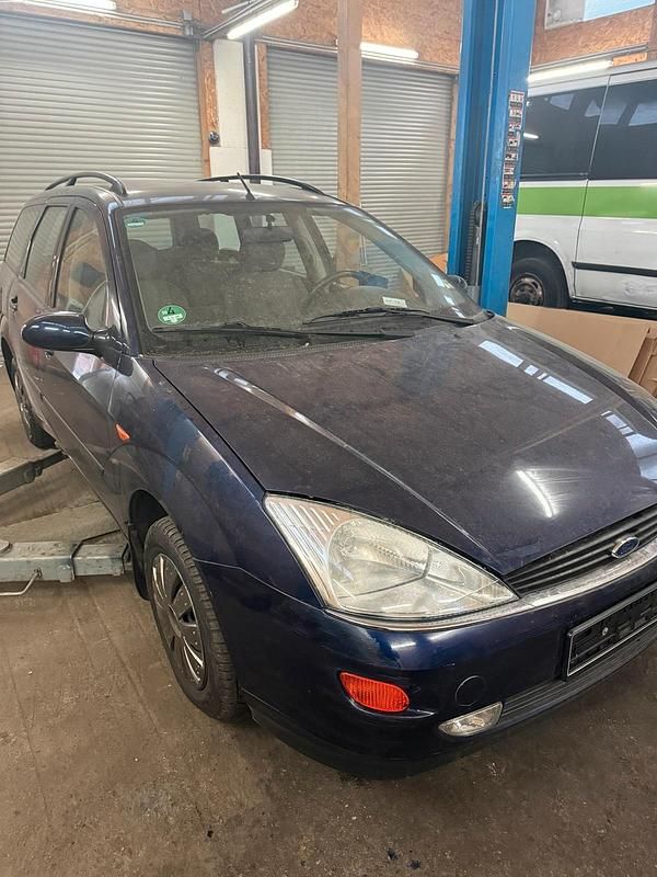 Gebraucht Ford Focus 101 PS (74 kW) 2000 Blau Kombi