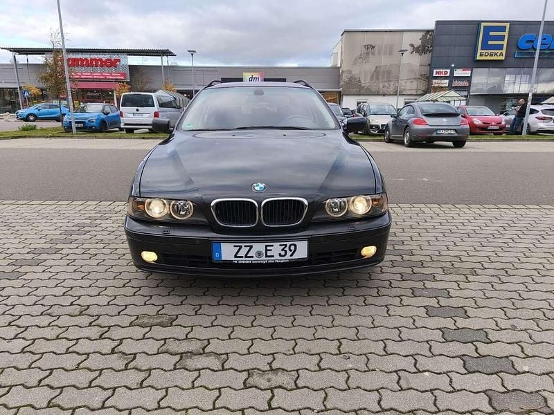 Schwarz Gebraucht 2002 BMW 520 Kombi | 3.300 € (Etwas zu teuer) - Bild 1/4