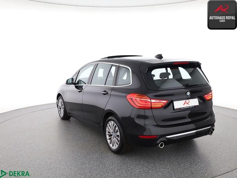 Gebraucht BMW 220 Gran Tourer Luxury Line 178 PS (130 kW) 2021 Saphirschwarz Van / Kleinbus