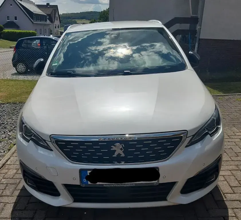 Gebraucht Peugeot 308 GT-line 131 PS (96 kW) 2019 Weiß Kombi
